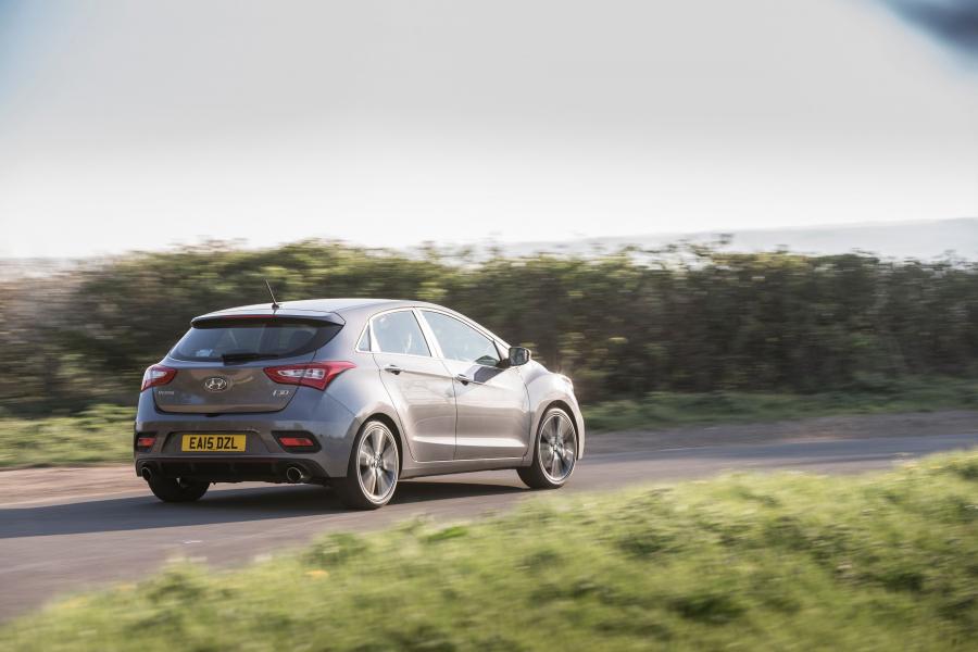  Hyundai i30 5-Door Turbo 2015 года  (UK) (фото 13 из 20)